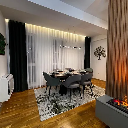 Luxury Furnished At The Center Of The Apartment *