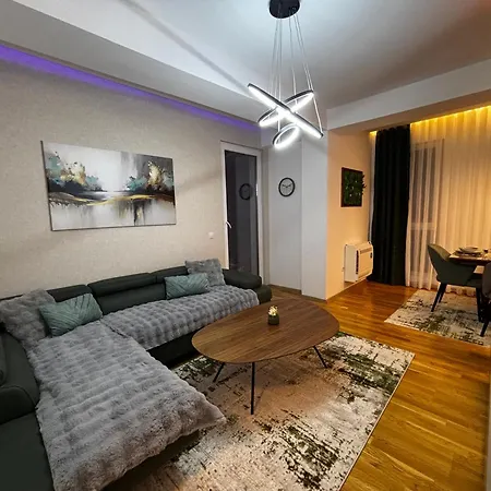 Luxury Furnished At The Center Of The Apartment *